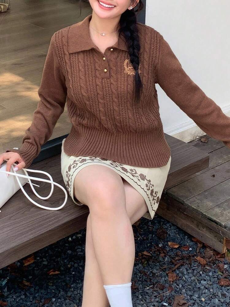 Dazy Plus Embroidered Pattern Half-Zip Collar Collegiate Style Cropped Long Sleeve Plus Size Women Casual Sweater, Autumn