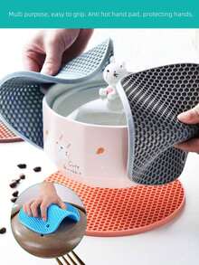 2pcs/Set Silicone Insulation Pad, Modern Black Honeycomb Textured Round Anti-Slip Hot Pot Mat For Table - Dark Grey - View 4