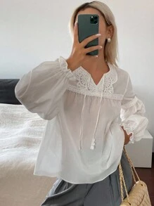 Livesso Blusa de manga larga con empalmado de encaje y lazo delantero, estilo bohemio para vacaciones de verano - Blanco - Ver 4