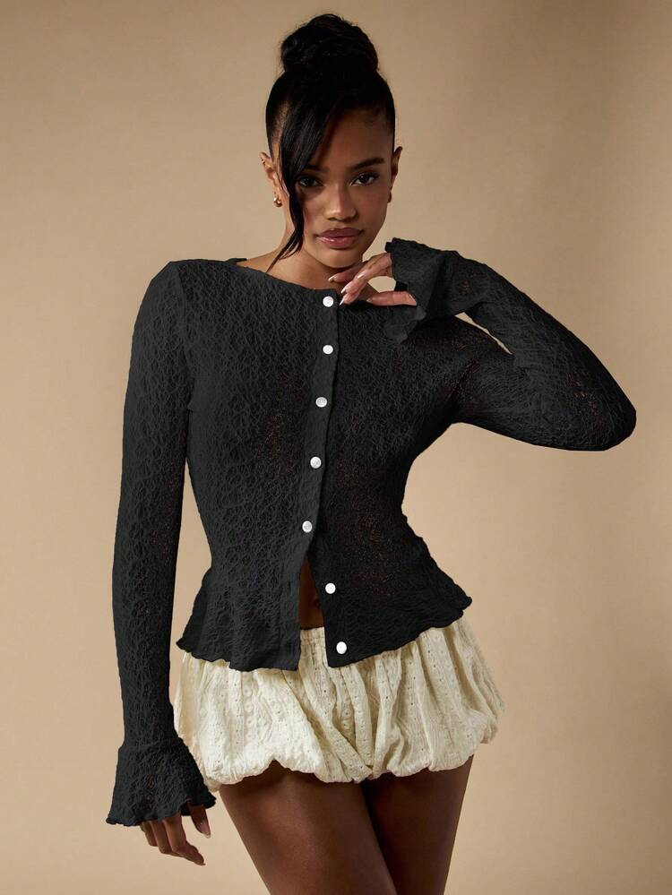 MISSGUIDED Cardigan boutonné en tricot texturé avec ourlet volant, manches longues, taille péplum. Top essentiel pour tous les jours à porter en couche pour l'automne et l'hiver