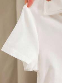 SHEIN 少女蝴蝶刺绣纯色休闲Polo衫，V领修身侧褶短袖露脐T恤 - 白色 - 查看 5