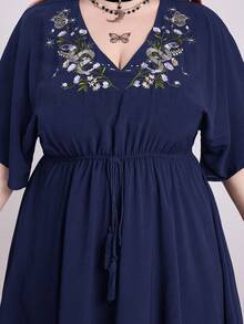 ROMWE Plus Size Gothic Hippie Vacation Style Black Star & Moon Plant Snake Skin Embroidery Dress - Navy Blue - View 4