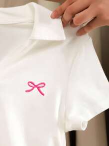 SHEIN 少女蝴蝶刺绣纯色休闲Polo衫，V领修身侧褶短袖露脐T恤 - 白色 - 查看 3