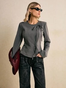 Poéselle 女款優雅灰色條紋西裝外套，適合秋季工作穿著，綁帶式不對稱門襟、肩墊、收腰修身、長袖休閒通勤冬季外套 - 灰色 - 查看 6