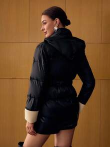 MOTF PREMIUM 对比瀑布连帽束带冬季大衣 - 黑色 - 查看 5