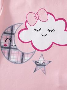 SHEIN Conjunto de pijama informal de 2 piezas para niñas jóvenes con estampado de nubes, estrellas y luna en color rosa, de manga corta y leggings - Rosa Pálido - Ver 3