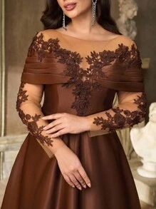 Aureia 大码优雅华丽的咖啡棕色奢华蕾丝贴花透视长袖单肩弹力缎面宽松单摆连衣裙，适合婚礼、单身派对、节日舞会、婚礼晚宴等场合（重工款）、情人节。 - 咖啡棕 - 查看 2