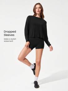 GLOWMODE 莫代尔超大长袖T恤，背部有锁孔，低冲击瑜伽日常休闲 - 黑色 - 查看 4