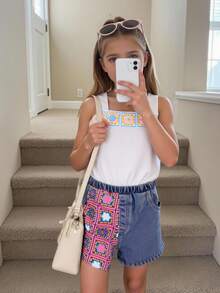 SHEIN Set de 2 piezas de top de tirantes estampado y pantalones cortos vaqueros cómodos y versátiles para niña joven - Blanco - Ver 9