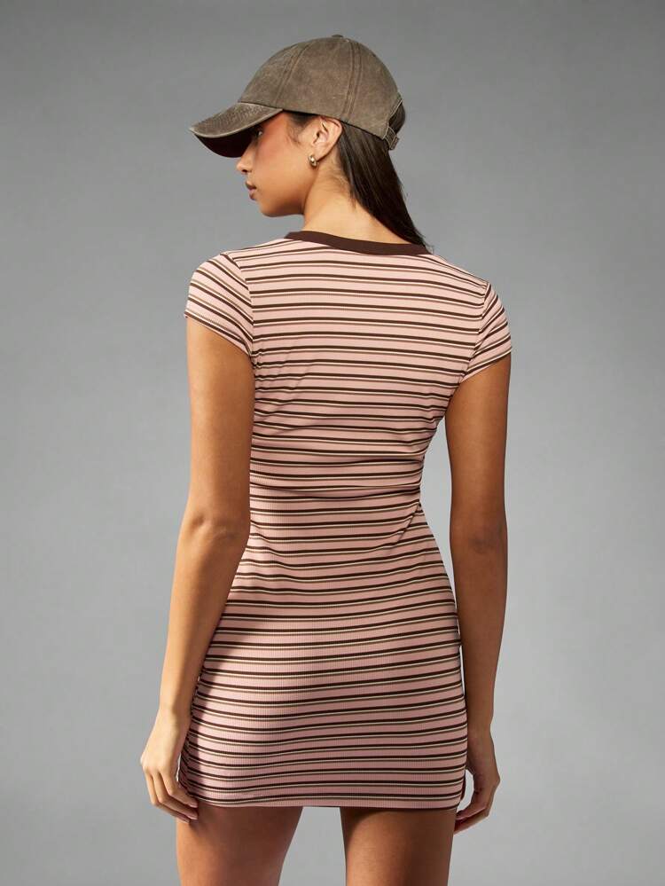 MISSGUIDED Retro Stripe V-Neck Mini Dress Form Fitting Bodycon Ribbed Short Sleeve Summer Spring Casual Day Resort Vacation Fashion Street Style Y2K