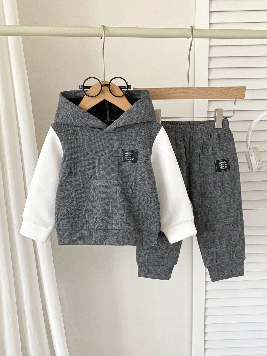 SHEIN Playful Pals 2件組男嬰灰色休閒秋季開學季小童提花連帽T恤與彈性腰長褲套裝 舒適嬰兒冬裝 6個月-3歲男童 - 深灰色 - 查看 1