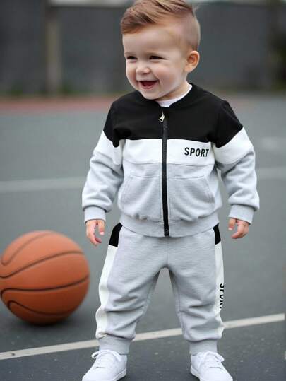 SHEIN Playful Pals 两件套小男孩休闲运动学院风三色字母印花拉链连帽衫+裤子，适合日常穿着、上学、外出、运动、春夏季节。为小男孩提供多种搭配选择，设计简约时尚，穿着舒适。这套服装将是开学季小男孩衣橱中实用又时尚的选择。