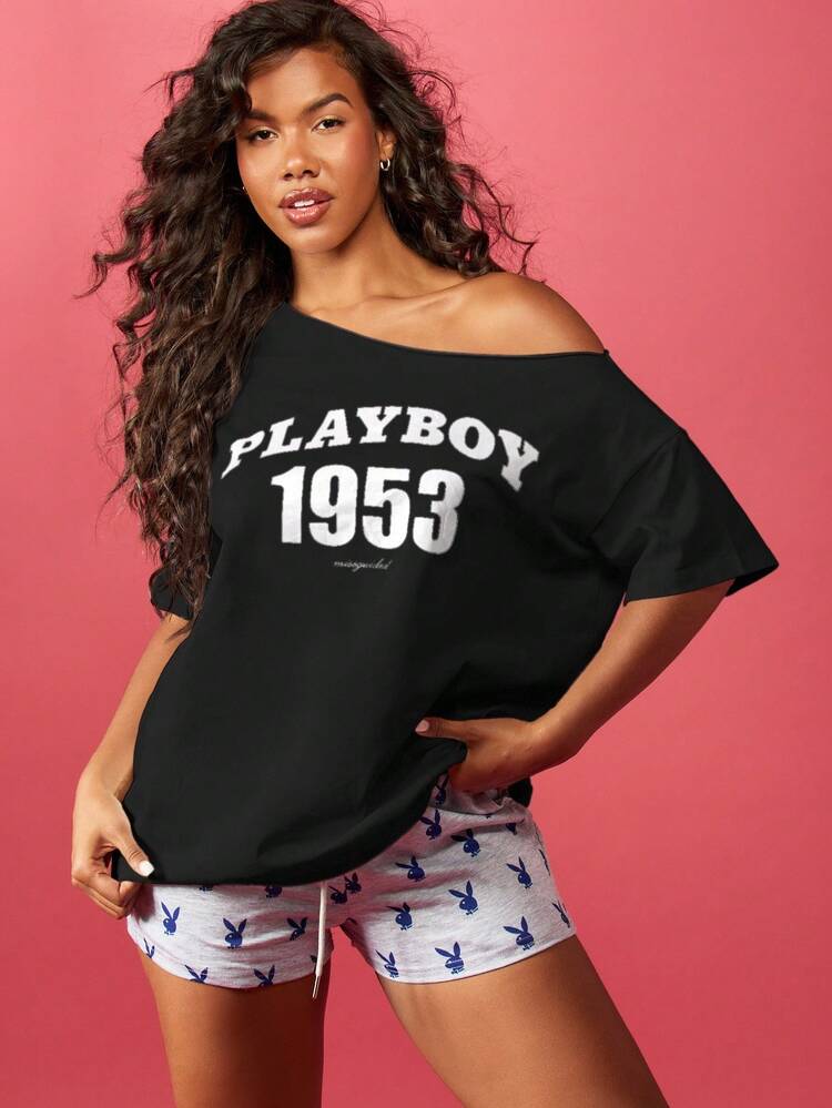 Missguided x Playboy T-shirt oversize style rétro épaules dénudées avec design rétrospectif 1953. Coupe décontractée, tenue d'été et d'automne d'intérieur