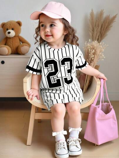 Babygirl 可爱夏季运动风拼色条纹数字图案宽松连衣裙