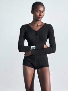 Maija 2025 Mono elegante de manga larga con cuello en V profundo, ajustado y semitransparente, con volantes en el bajo, adecuado para la temporada de fiestas de principios de otoño. Mono negro de una pieza, mono de manga larga, ropa de otoño para mujer, ropa de invierno para mujer, conjuntos de otoño para mujer, Halloween, Navidad, casual de negocios, atuendos de oficina para mujer, ropa de trabajo para mujer, suéteres de otoño, suéter de Halloween