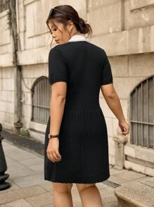 SHEIN LUNE 大码女式拼色马球领短袖休闲针织连衣裙 - 黑色 - 查看 2