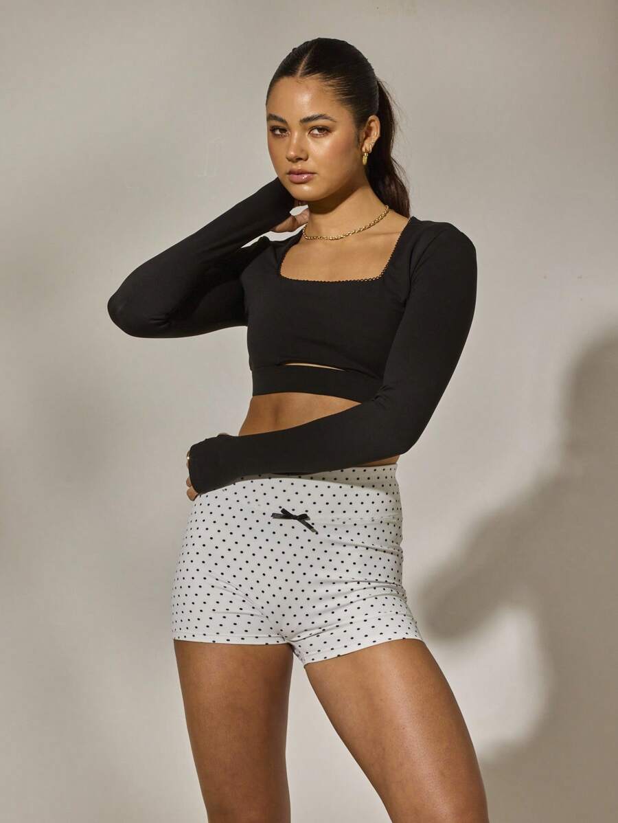 Aralina Áo thun thể thao ngắn tay cổ thiên nga trơn màu dành cho nữ - màu đen - Xem 1