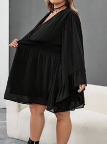 SHEIN CURVE+ 加大码 V 领褶皱 A 字形喇叭袖连衣裙，波西米亚风、嬉皮风、Y2K 风格，适合夏季、波西米亚风、暑假、音乐节、毕业典礼和返校服装，适合女士秋季服装、冬季服装、CURVE PLUS/秋冬 - 黑色 - 查看 3