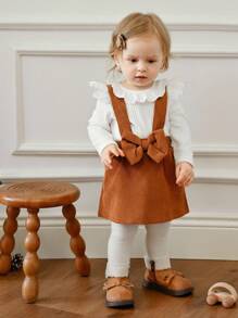 Souflis Souflis 3 pièces/set Barboteuse à manches volantées blanches côtelées mignonnes pour bébé fille, robe sans manches marron avec nœud, et serre-tête avec nœud, tenues d'automne/hiver pour bébé fille. Ensemble 2 pièces de salopette en velours côtelé marron pour bébé fille. Ensemble blouse à volants et jupe à bretelles de style vintage pour toute-petite fille en automne - Multicolore - Voir 4