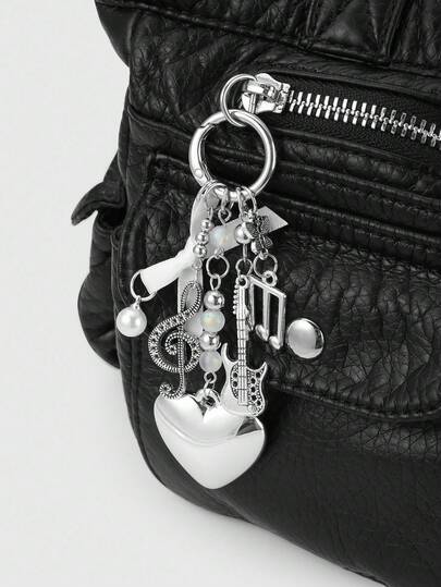 Kawaii 1 pièce Guitare miniature vintage minimaliste de haute qualité de couleur argent, porte-clés et breloque de sac en forme de cœur et nœud papillon en CCB, convient pour les femmes, port quotidien ou cadeau