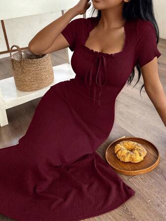 SHEIN Enfärgad midi-nattlinne med fyrkantig halsringning och snygg knut för avslappnad komfort Sommarklänning Damklänning Långklänning Loungeklänning Vardagsklänning Damklänning