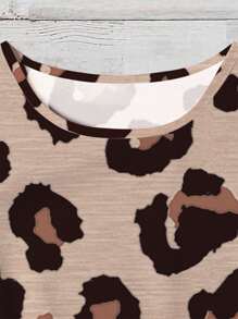 EMERY ROSE 加大码女式豹纹荷叶边下摆圆领短袖衬衫，休闲度假时尚，适合返校、返校节、夜间外出 - 彩色 - 查看 6