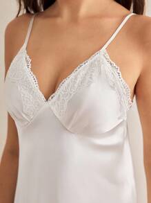 Charlaine 优雅浪漫法式缎面蕾丝细肩带女士睡袍