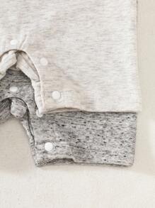 SHEIN 2 件新生儿男女款短袖连体衣，纯色连体衣，柔软舒适的服装，可作为礼物，每个宝宝的必备品，适合所有季节和户外