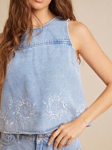 WESTFADE 圆领西部刺绣 A 字形后背带扣镂空无袖棉混纺牛仔摆上衣 - 中等水洗藍 - 查看 4
