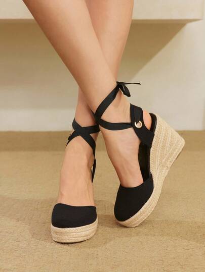 Styleloop Sandales compensées pour femmes, en daim noir, sandales bohèmes d'été pour vacances, sandales de plage romaines tressées avec brides croisées, convenant pour la saison des vacances, le printemps/été, le style bohème et de villégiature