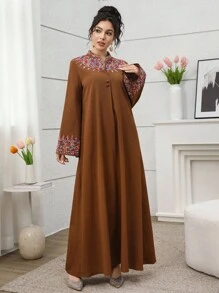 Al Najma V领波西米亚风花卉刺绣连衣裙 - 棕色 - 查看 6