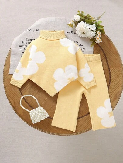 SHEIN 2 件女婴休闲可爱黄色花卉图案针织高领毛衣 + 阔腿针织裤套装，柔软舒适，适合日常、外出、旅行、度假、居家、日托、玩耍