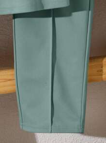 SHEIN 2 件装青少年男孩休闲运动学院艺术复古带章节装饰圆领卡其色 T 恤和裤子套装适合儿童服装幼儿男孩服装返校男孩套装适合生日派对、晚会、表演、婚礼、洗礼、开幕式日常适合日常使用适合上学适合旅行适合运动适合春夏季母亲节/母子 - 薄荷綠 - 查看 8