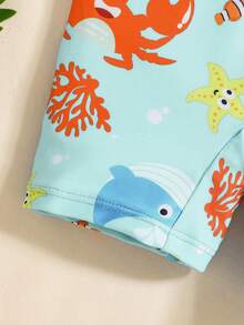 SHEIN 1 件装小男孩可爱卡通鲨鱼和鱼动物印花短袖连体泳衣，适合海滩、游泳、冲浪度假、春夏季