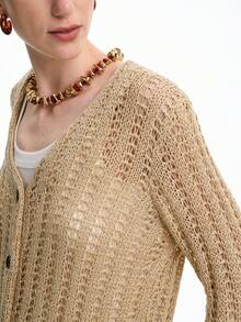 SHEIN LUNE 初秋度假风V领优雅复古宽松休闲开衫，轻盈针织镂空V领宽松版型纽扣外套 - 卡其色 - 查看 2