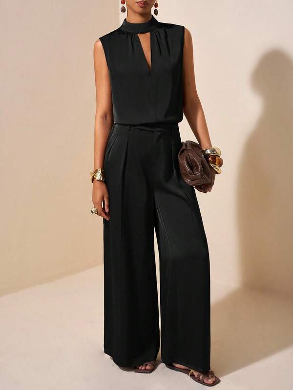 Zivah Conjunto de 2 piezas: Top sin mangas con cuello alto fruncido de satin acetato marrón con apariencia de lino y pantalones de traje
