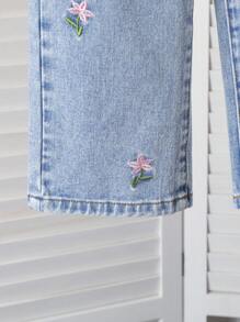 SHEIN Vintaside Kids Young Girls Floral Embroidered Relaxed Fit Blue Denim Jeans, Vintage Sweet Style Casual Vacation Pants Girls Embroidered Jeans Girls Jeans With Flowers Denim Pants For Girls Cute Jeans For Girls Girls Wide Leg Jeans Elastic Waist Adjustable Waistband Floral Embroidered Multi-Pocket Loose Comfortable Blue Denim Straight Leg Pants Summer Holiday Fall Winter - Blue - View 6