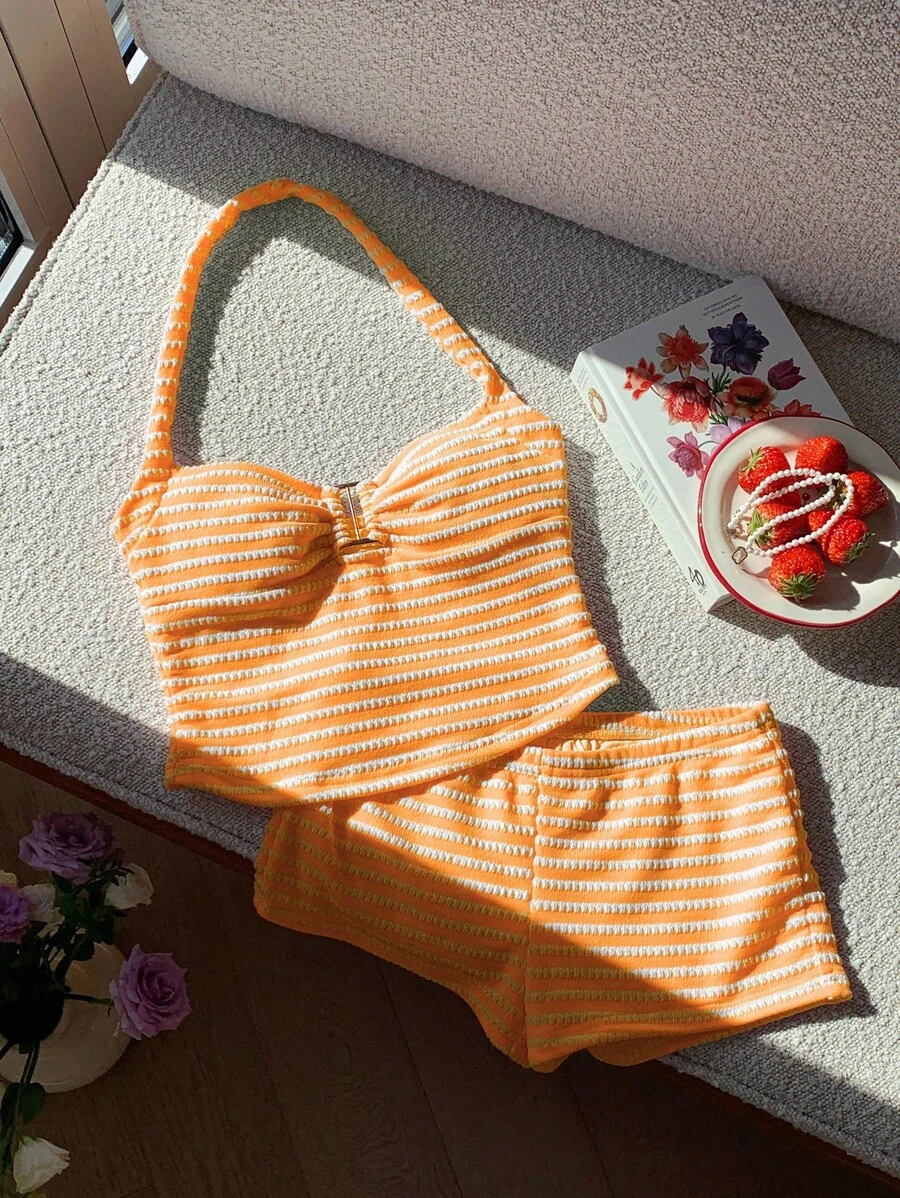 Comfortcana Bộ áo yếm xếp nếp in họa tiết sọc và quần short siêu ngắn phong cách nghỉ mát mùa hè cho nữ - trái cam - Xem 1