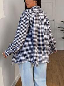SHEIN EZwear قميص أبيض أحادي الصدر بأكمام طويلة مطبوع بنمط مربعات أسود وأبيض، مناسب للنساء ذوات الحجم الكبير بطراز كلية، مناسب للربيع والصيف والخريف والشتاء - أبيض وأسود - مشاهدة 4