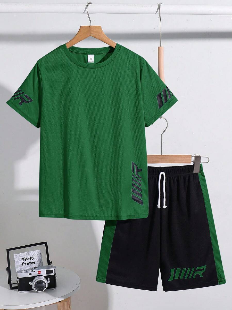 SHEIN Bộ 2 áo thun tay ngắn và quần short họa tiết sọc dọc chất liệu vải thể thao cho bé trai tuổi mới lớn - Màu xanh lá cây đậm - Xem 1