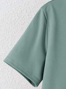 SHEIN 2 件装青少年男孩休闲运动学院艺术复古带章节装饰圆领卡其色 T 恤和裤子套装适合儿童服装幼儿男孩服装返校男孩套装适合生日派对、晚会、表演、婚礼、洗礼、开幕式日常适合日常使用适合上学适合旅行适合运动适合春夏季母亲节/母子 - 薄荷綠 - 查看 5