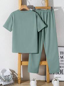 SHEIN 2 件装青少年男孩休闲运动学院艺术复古带章节装饰圆领卡其色 T 恤和裤子套装适合儿童服装幼儿男孩服装返校男孩套装适合生日派对、晚会、表演、婚礼、洗礼、开幕式日常适合日常使用适合上学适合旅行适合运动适合春夏季母亲节/母子 - 薄荷綠 - 查看 3