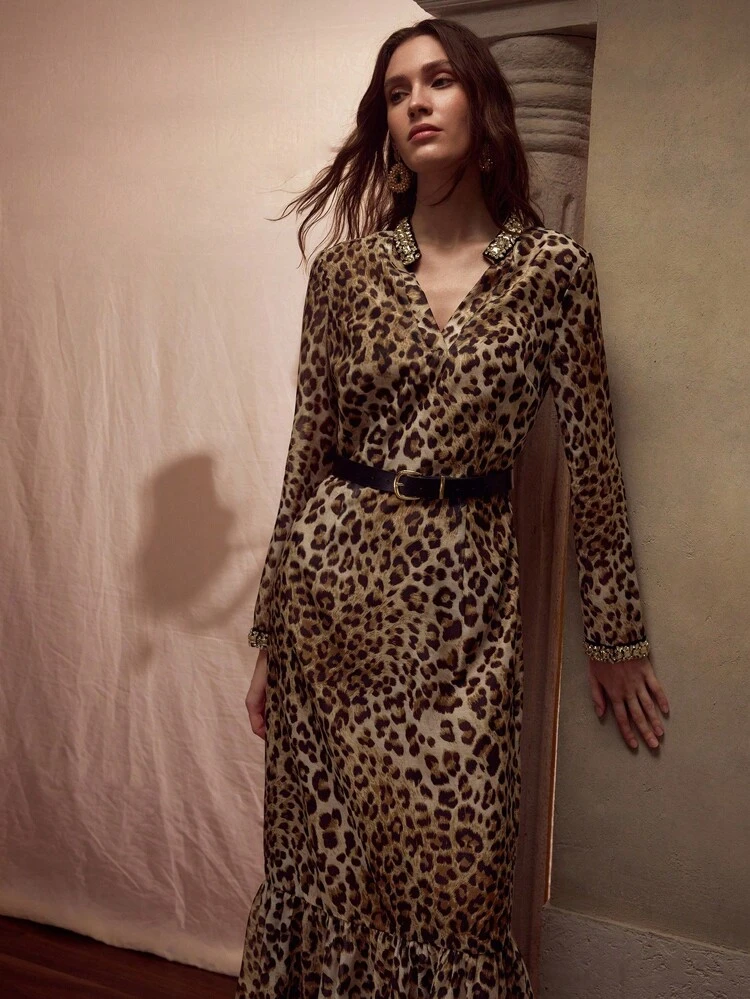 Vestido de corte al bies con estampado de leopardo