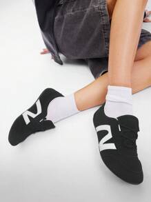 Solezae 女士舒适花卉印花平底日常梦幻休闲基本款可爱 PU 粉色芭蕾运动鞋 - 黑色 - 查看 4