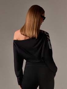 AiiRZ Áo trễ vai bất đối xứng họa tiết hoa tay dài dự tiệc tối thời trang thu đông với chi tiết nhún eo - Nhiều màu - Xem 2