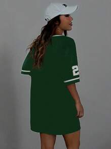 SHEIN EZwear 夏季休闲运动数字与字母印花宽松V领T恤连衣裙 - 墨綠色 - 查看 2