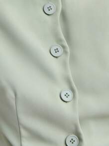 Nöista Vừa sang trọng vừa nữ tính, chiếc áo vest peplum màu xanh bạc hà này lý tưởng cho trang phục mùa thu của phụ nữ, trang phục đi học hoặc trang phục công sở thường ngày. Thiết kế cài nút phía trước và viền bèo nhún tạo nên đường cong quyến rũ, rất phù hợp để mặc nhiều lớp hoặc mặc riêng, mang đến vẻ ngoài thanh lịch, hài hòa trong suốt mùa thu. - Màu xanh Bạc hà - Xem 5