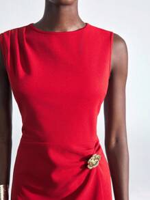 Maija Váy dài vừa phải không tay thắt eo màu đỏ trang trí kim loại cho nữ - Đỏ - Xem 2