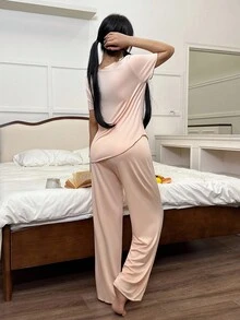 SHEIN 包缝下摆休闲短袖上衣和裤子睡衣套装 - 杏色 - 查看 2