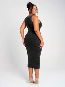 SHEIN SXY 大码女式春夏性感日常基本款复古水洗方领无袖紧身拉链 V 领休闲中长连衣裙